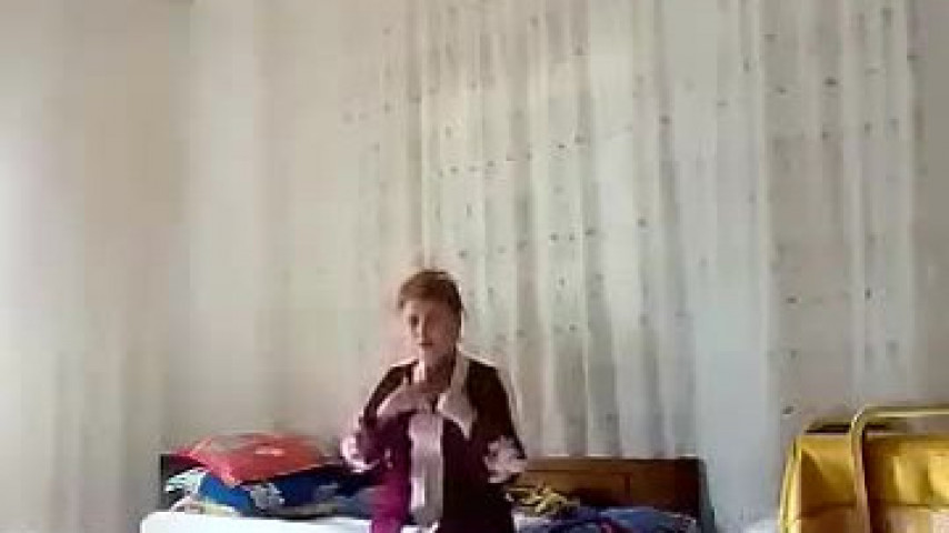 سكس مصري مخفي وهو ينيك مراته فى الصاله - sexarabx.com