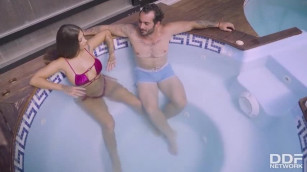 xtxx جنس مع فتاة مثيرة فى حمام الجاكوزى